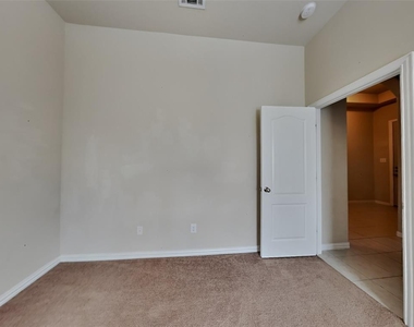 1615 Twin Hills Way - Photo Thumbnail 13