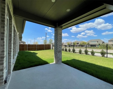 2330 Macy Way - Photo Thumbnail 32