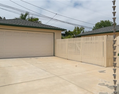 7315 Ogelsby Avenue - Photo Thumbnail 20
