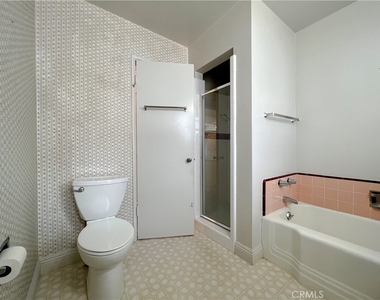 7315 Ogelsby Avenue - Photo Thumbnail 9