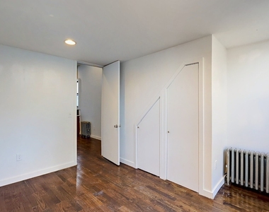 886 Franklin Avenue - Photo Thumbnail 5