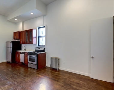 886 Franklin Avenue - Photo Thumbnail 10