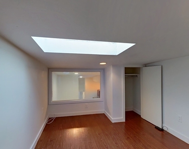886 Franklin Avenue - Photo Thumbnail 9