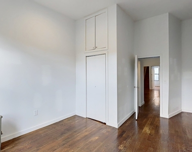 886 Franklin Avenue - Photo Thumbnail 13