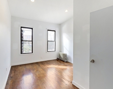 886 Franklin Avenue - Photo Thumbnail 2