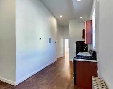 886 Franklin Avenue - Photo Thumbnail 11