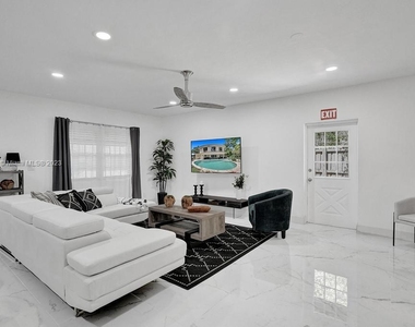 1809 Coral Gardens Dr - Photo Thumbnail 34