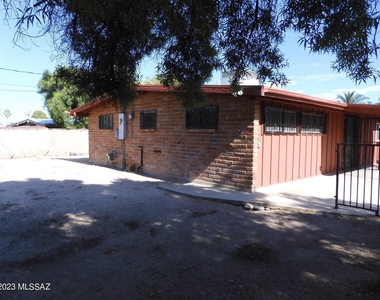 6918 E Paseo San Andres - Photo Thumbnail 23