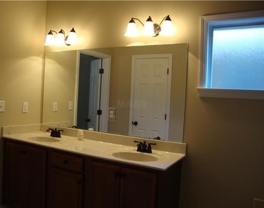 2385 Lake Garden - Photo Thumbnail 4