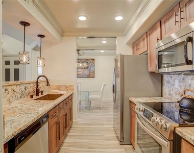 555 E Silverado Ranch Boulevard - Photo Thumbnail 10