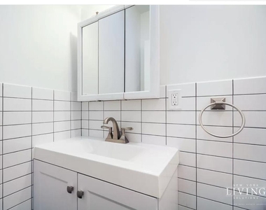 295 Wyckoff Avenue - Photo Thumbnail 4