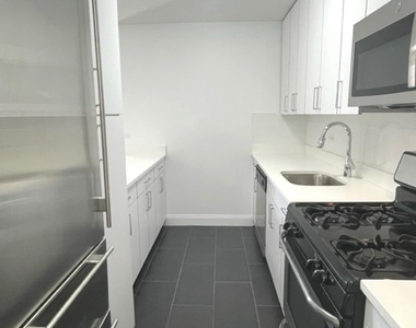 240 East 82nd Street - Photo Thumbnail 4