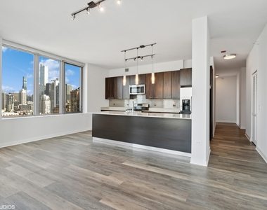 469 W Huron Street - Photo Thumbnail 2