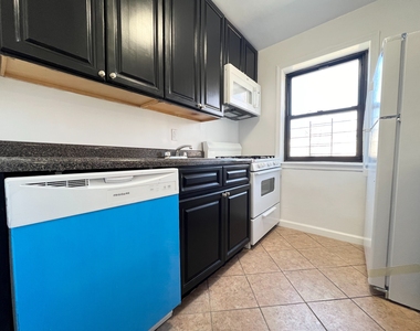 20-65 Shore Boulevard - Photo Thumbnail 1