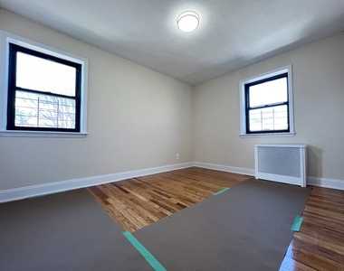20-65 Shore Boulevard - Photo Thumbnail 7
