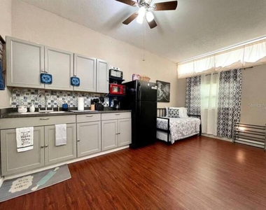 1245 Catalpa Ln - Photo Thumbnail 4