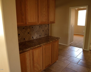 2636 W Wayne Lane - Photo Thumbnail 3