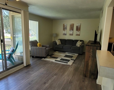 1074 Sea Cliff North - Photo Thumbnail 6