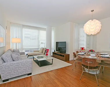 320 West 38th Street - Photo Thumbnail 5