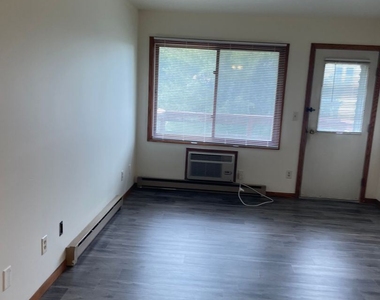 300-302 Mill St - Photo Thumbnail 8