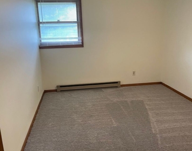 300-302 Mill St - Photo Thumbnail 4