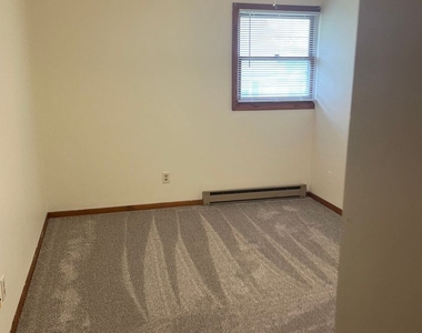 300-302 Mill St - Photo Thumbnail 2