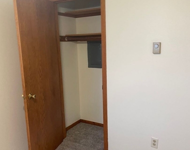 300-302 Mill St - Photo Thumbnail 3
