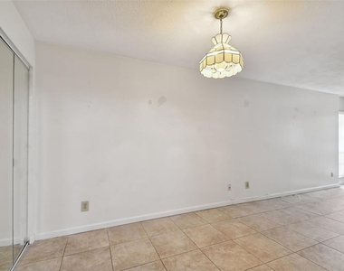 8423 Seminole Boulevard - Photo Thumbnail 24