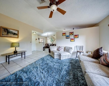 4425 Sw 72nd Way - Photo Thumbnail 4