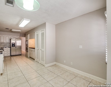 8033 N New Braunfels Ave - Photo Thumbnail 7