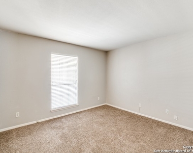 8033 N New Braunfels Ave - Photo Thumbnail 11