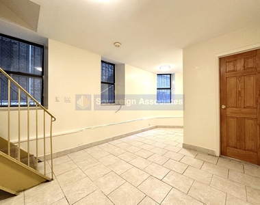 3133 Broadway - Photo Thumbnail 6