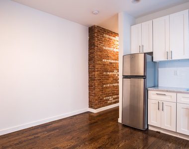 410 Eastern Parkway - Photo Thumbnail 4