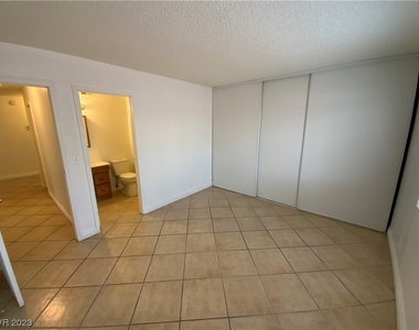 4805 Castle Rock Court - Photo Thumbnail 14