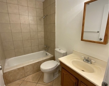 4805 Castle Rock Court - Photo Thumbnail 10