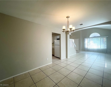 7813 Desert Bell Avenue - Photo Thumbnail 4