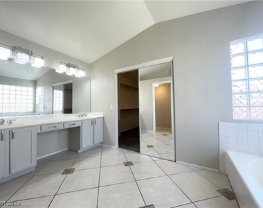 7813 Desert Bell Avenue - Photo Thumbnail 16