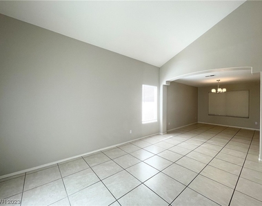 7813 Desert Bell Avenue - Photo Thumbnail 10