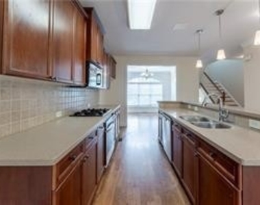 10914 Gallier Street - Photo Thumbnail 5