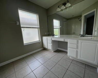 1114 Rock Harbor Avenue - Photo Thumbnail 12