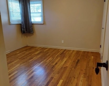 4647 Merrick Road - Photo Thumbnail 28