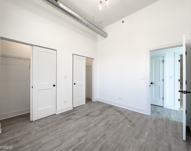 4731 N. Western, Unit A112 - Photo Thumbnail 13