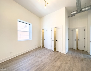 4731 N. Western, Unit C112 - Photo Thumbnail 16