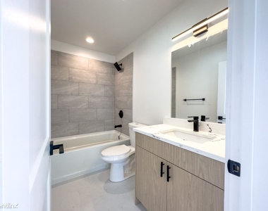 4731 N. Western, Unit C112 - Photo Thumbnail 9