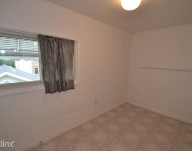 3239 N. Leavitt, Unit 5 - Photo Thumbnail 9