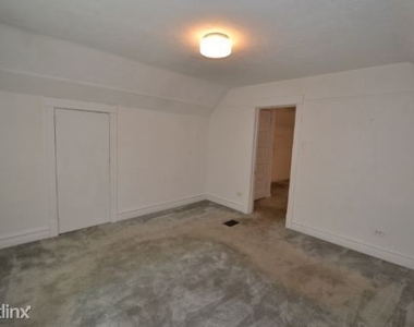 3239 N. Leavitt, Unit 8 - Photo Thumbnail 8