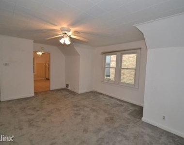 3239 N. Leavitt, Unit 8 - Photo Thumbnail 5