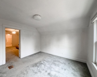 3239 N. Leavitt, Unit 8 - Photo Thumbnail 16