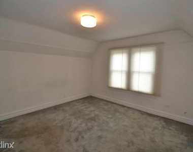 3239 N. Leavitt, Unit 8 - Photo Thumbnail 7