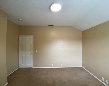 2805 Crater Lake Lane - Photo Thumbnail 29